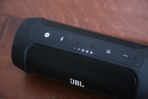 Rangée de bouton de la JBL Charge 2