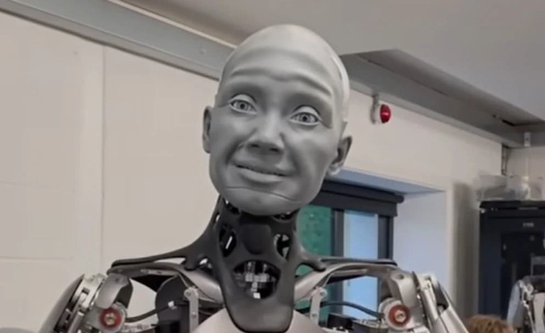 les expressions faciales du robots sont très réalistes